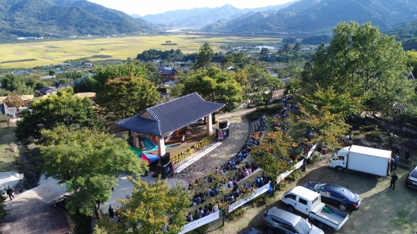2023 토지문학제가 오는 5∼7일 사흘간 소설 '토지'의 무대 하동군 악양면 평사리 최참판댁 일원에서 개최된다.