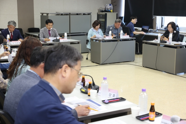 고성군(군수 이상근)은 5월 17일 고성군청에서 고성 송학동고분군의 유네스코 세계유산 등재와 소가야 복원의 미래상을 구상하고자 시행하는 ‘고성 소가야 역사도시 종합계획 수립용역’의 1차 중간보고회를 개최했다.