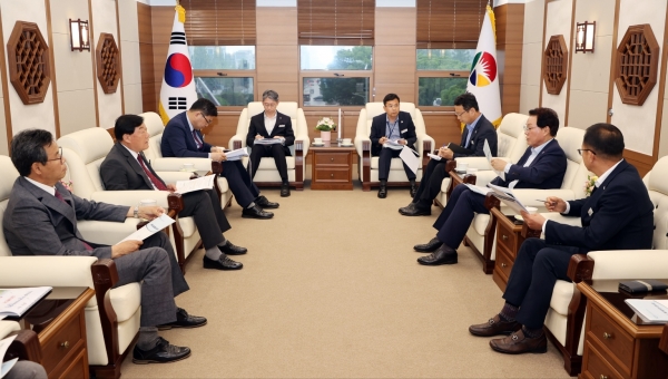 김윤철 합천군수가 경상남도 인재개발원 유치를 위해 본격적인 행보에 나선다.