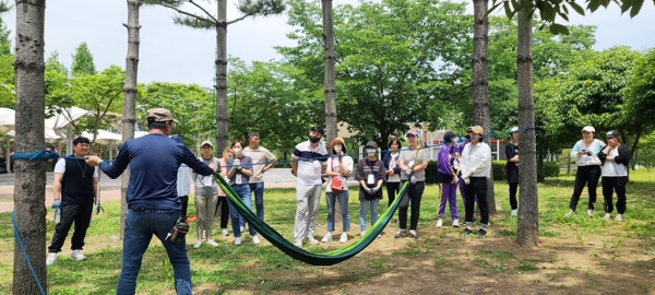 함안군은 25일 함주공원에서 관내 어린이집에 다니는 자녀를 둔 부모 70여명을 대상으로 어린이집 부모교육을 실시했다.