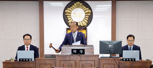 합천군의회는 지난 1일 오전 제273회 제1차 정례회를 개회하고 20일간의 일정으로 회기 운영에 들어갔다.