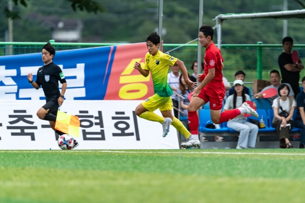 전국 고등학교 축구의 최강자를 가리는 2023 추계전국고등축구대회가 스포츠 명품도시 축구 메카 합천군에서 개막돼 지난 21일부터 8월 4일까지 15일간의 열전에 돌입했다.