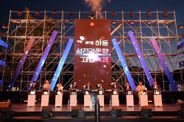 하동군은 지난 4일 하동송림공원과 섬진강변 일원에서 막을 올린 제7회 하동섬진강문화재첩축제가 사흘간의 일정을 마무리하고 성황리에 막을 내렸다고 밝혔다.