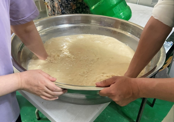 사천시농업기술센터(소장 권상현)는 18일부터 24일까지 ‘하반기 전통 음식 제조기술 교육(전통주 만들기)’에 참여할 수강생을 선착순으로 모집한다고 14일 밝혔다.