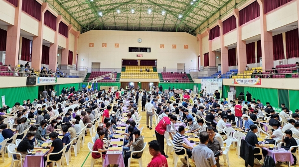 함양군은 지난 26~27일 양일간 전국 각지 바둑선수 및 동호인 등 650여명이 참가한 가운데 구한말 순장바둑 국수 사초 노석영 선생의 정신을 계승하는 ‘제16회 노사초배 전국바둑대회’를 개최했다.