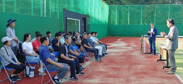 합천군은 28일 대병면 테니스 동호인들의 오랜 숙원사업이었던 대병면 테니스장 개장식을 가졌다.