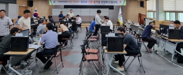 합천군(군수 김윤철)은 지난 31일 군청 대회의실에서 국민권익위원회와 공동으로 주관한 ‘달리는 국민신문고’를 성황리에 마쳤다고 1일 밝혔다.