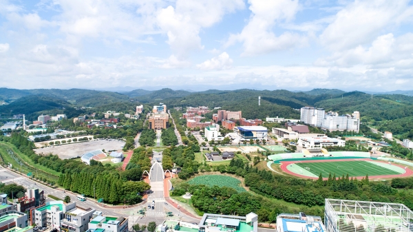 경상국립대학교(GNU·총장 권순기)는 2024학년도 신입생 수시모집에서 3784명을 선발한다. 학생부교과전형에서 2172명, 학생부종합전형에서 1552명, 실기/실적 위주전형에서 60명을 모집한다.