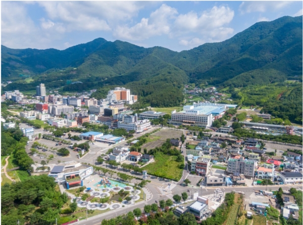 경남도(도지사 박완수)는 지난 13일 행정안전부의 온천도시 지정 심사에서 창녕 부곡온천이 최종 지정됐다고 밝혔다.