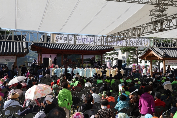 산청군은 남명선비문화축제집행위원회(위원장 최구식)와 오는 20~21일 산청 시천면 한국선비문화연구원에서 ‘제47회 남명선비문화축제’를 개최한다고 16일 밝혔다.