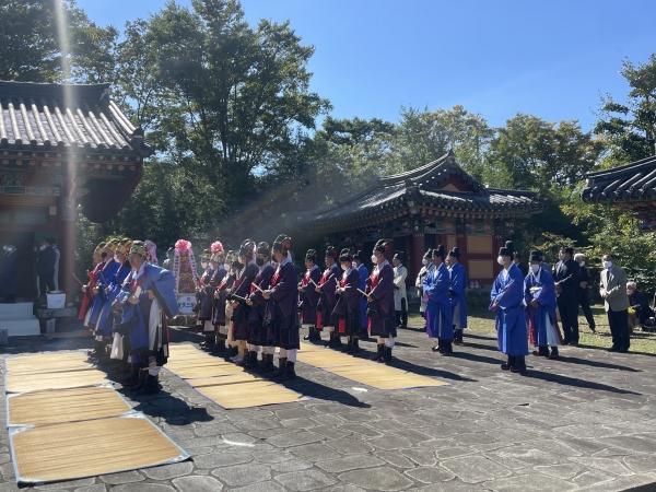 산청군은 오는 30일 금서면 덕양전에서 가락국 제10대 양왕(구형왕)과 계화향후를 추모하는 ‘덕양전 추향대제’를 봉행한다고 26일 밝혔다.