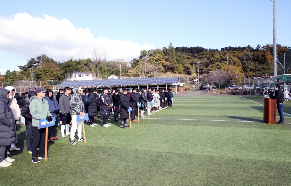 하동군은 지난 주말 하동공설운동장 보조구장에서 2023년 하동군수배 축구대회를 성황리에 개최했다고 20일 밝혔다.