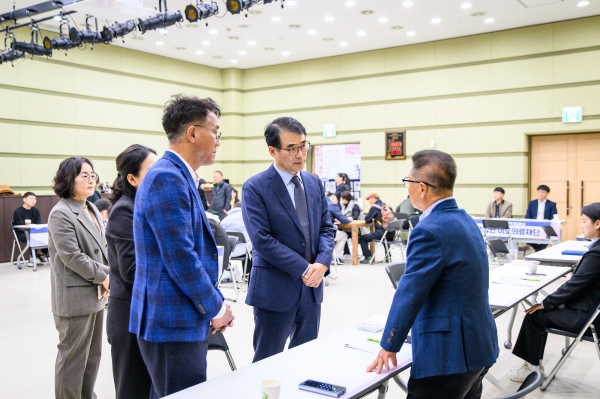 남해군은 23일 기업체의 구인난 해소와 구직자의 취업 기회 확대를 위해 ‘2023년 남해군 구인·구직 만남의 날’ 채용행사를 개최했다고 27일 밝혔다.