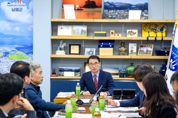 남해군은 지난 27일 ‘남해장성 정밀지표조사 용역 최종보고회’를 개최했다고 29일 밝혔다.