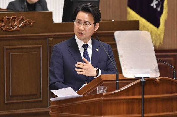 1일 제252회 진주시의회 2차 정례회 2차 본회의에서 지역기업을 위한 정책 추진과 기업 유치 방안을 중심으로 시정질문이 진행됐다.