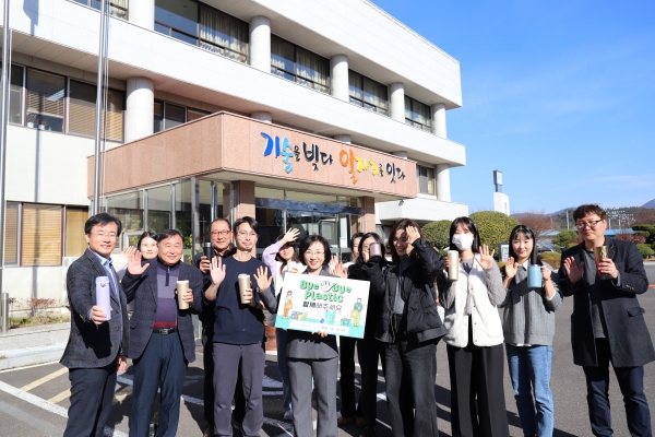 하정미 진주폴리텍대학 학장이 4일 환경부에서 주관하는 바이바이 플라스틱(Bye Bye Plastic) 챌린지에 동참했다.