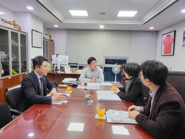 경남도(도지사 박완수)는 12일 '남해안권 관광진흥 특별법' (이하 ‘남해안특별법’)과 '섬 발전 촉진법 일부개정 법률안' 등 도정 주요 현안 법안들의 제·개정을 건의하기 위해 국회를 방문했다.