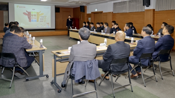 합천군(군수 김윤철)은 지난 13일 농업기술센터 3층 대회의실에서 제1회 합천황토한우축제 평가보고회를 개최했다.