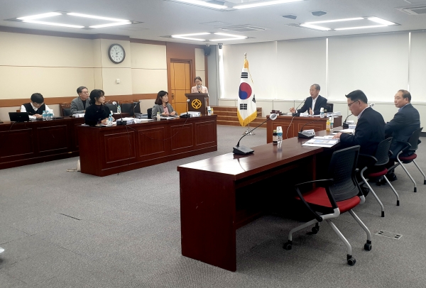 진주시는 지난 13일 시청 5층 상황실에서 ‘제1회 진주시 지명위원회’를 개최했다.