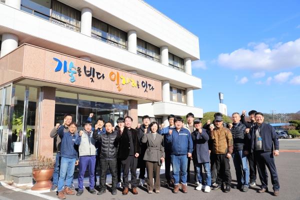 진주폴리텍대학(학장 하정미)은 산업설비과(지도교수 이동배, 이상근) 학생 23명이 올해 과정평가형 국가기술자격(용접기사)시험에 응시해 전국 한국폴리텍대학 최초로 응시자 23명 중 21명이 합격(91.3%)하는 쾌거를 이뤘다고 밝혔다.