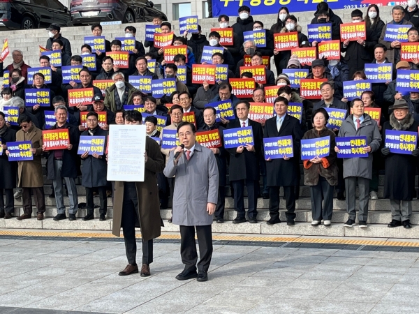 경남상공회의소협의회(회장 최재호)는 26일 오전 국회를 방문해 ‘우주항공청 특별법 조속 제정’과 관련하여 기자회견을 개최했다.