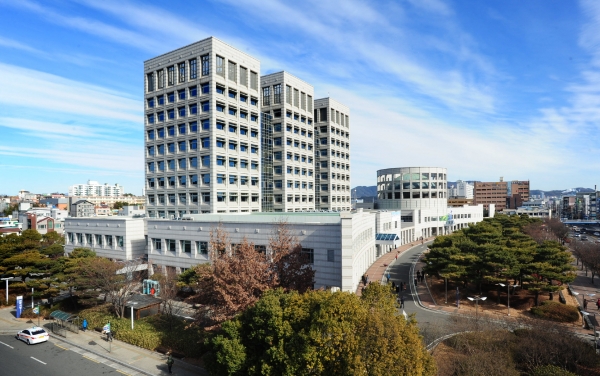 진주시는 워크아웃 신청을 앞두고 있는 태영건설(주)이 시공사로 참여한 신진주역세권 데시앙 아파트에 대해 적극민원 현장 대응반을 구성, 선제적으로 대응하고 있다.