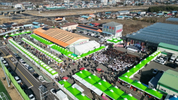 산청군은 ‘제17회 지리산산청곶감축제’가 전국 각지에서 8만7000명이 찾으며 성황리에 마무리했다고 밝혔다.