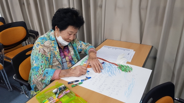 경상남도교육청(교육감 박종훈)은 2023년 도내 성인문해교실 학습자 166명이 초등・중학 학력을 인정받았다고 24일 밝혔다.