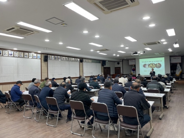 의령군(군수 오태완)은 지역특화 품목 기술 보급과 농가소득 증대를 위한 ‘새해농업인실용교육’이 진행되고 있다고 24일 밝혔다.