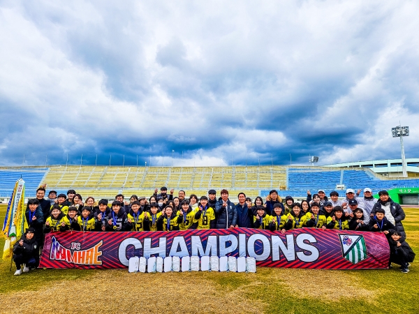보물섬 남해스포츠클럽 U-15(이동중)가 지난 6일 막을 내린 제25회 탐라기 전국 중학교 축구대회에서 우승을 차지했다.