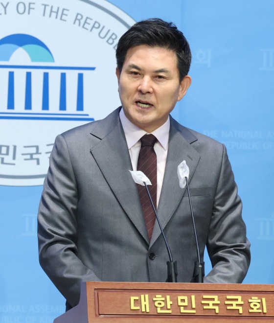 김태호(국민의힘, 산청·함양·거창·합천) 국회의원은 8일 오는 4·10 총선에서 양산을에 출마해달라는 당의 요청을 수용해 공식 출마 선언했다.
