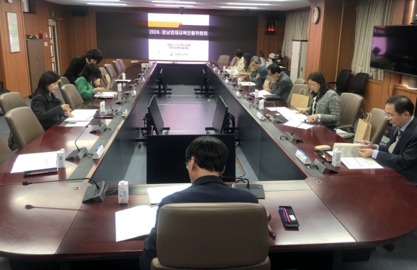 경상남도교육청(교육감 박종훈)은 15일 경상남도영재교육진흥위원회를 열어 올해 경남 영재교육 진흥 방안을 심의했다.