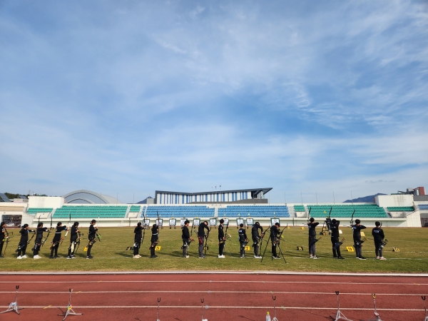 고성군은 제42회 경남종별 남·여 양궁대회와 제53회 전국소년체육대회 경남 대표 2차 선발전이 2월 21일부터 23일까지 고성군 종합운동장에서 열린다고 15일 밝혔다.