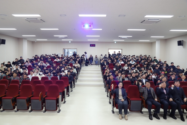 진주폴리텍대학(학장 하정미)은 지난 4일 11시 창의공학관 드림홀에서 2024학년도 하이테크·전문기술과정 입학식을 개최했다.