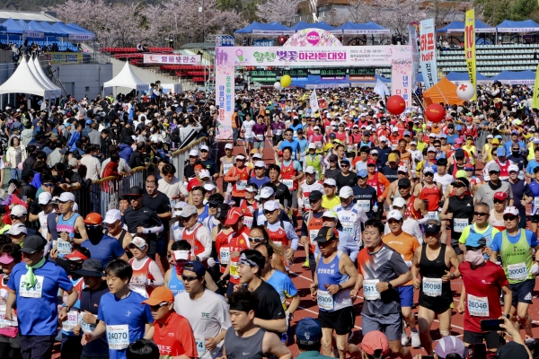 수려한 황강변을 따라 백리벚꽃길을 달리는 ‘제23회 합천벚꽃마라톤대회’가 오는 31일 벚꽃마라톤 코스 일원에서 개최된다.