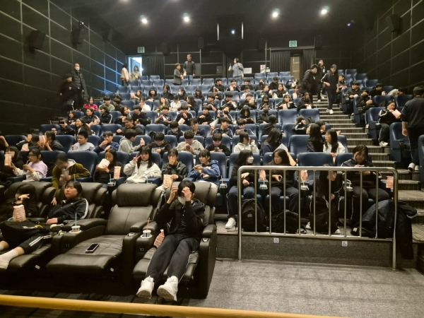 하동군은 지난 18일부터 20일까지 하동영화관에서 전 군민을 대상으로 다큐멘터리 영화 ‘어른 김장하’ 무료 상영회를 개최했다.