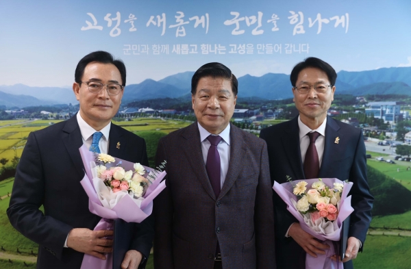 고성문화관광재단(이하 재단) 임왕건 초대 대표이사가 21일 임명장을 받고 본격적인 업무에 돌입했다.