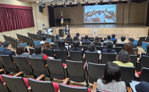 경상남도교육청(교육감 박종훈)은 29일 오전 10시 본청 공감홀에서 경상남도의회와 직원들의 소통을 강화하기 위한 의회 업무 역량 강화 연수를 진행했다.