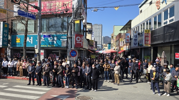 신성범 산청·함양·거창·합천 국민의힘 국회의원 후보가 “지역에 활기를 불어넣고 대한민국의 정치를 똑바로 하는 게 그게 제가 할 일”이라며 집중유세에 나섰다.