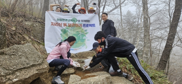 산청교육지원청(교육장 김덕현) 관계자 10여 명은 오는 19일 있을 2024. 청정골 생태체험 지리산 천왕봉 탐방을 위한 사전답사활동을 9일 전개하였다.