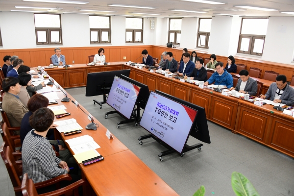 경남도의회 기획행정위원회(위원장 박준)는 17일 도립남해대학에 이어 18일 도립거창대학을 방문해 현안을 논의했다.