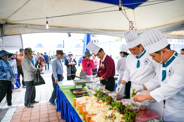 남해군은 오는 11~12일 미조북항 일원에서 ‘제18회 보물섬 미조항 멸치&수산물 축제’를 개최한다.