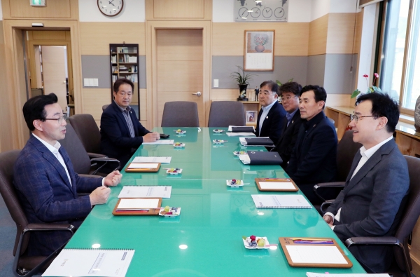 하동군은 지난 24일 서천호(국민의힘, 사천·남해·하동) 국회의원 당선인을 초청해 ‘제22대 국회의원 당선인 초청 정책간담회’를 개최했다고 26일 밝혔다.