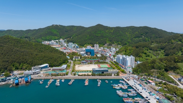 경상국립대학교(GNU·총장 권순기) 해양과학대학(학장 이정석)은 해양식품공학과가 해양수산부 및 한국어촌어항공단이 지원하는 ‘블루푸드테크 석사과정 계약학과’ 운영기관으로 최종 선정됐다고 2일 밝혔다. (사진=경상국립대 해양과학대학 전경)