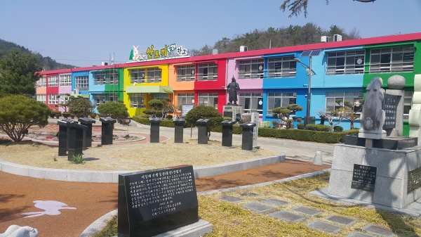 경상남도(도지사 박완수)는 올해 경남 작은학교 살리기 사업에 고성 동해초, 함양 서상초, 창녕 이방초 3개소를 선정했다.