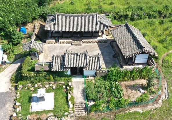 함양군은 함양 여재각이 경상남도 문화유산으로 지정 고시됨에 따라 도지정문화재문화재자료로 5월 2일 자로 지정됐다고 밝혔다.