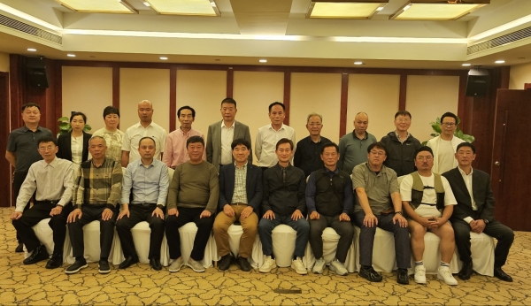 장규석 전 경남도의회 부의장, 문쌍수 진주시의정회 회장 및 지역 상공인 10명은 지난 2일부터 6일까지 4박 5일의 일정으로 진주 중앙시장 활성화 모색 위해 중국 이우(義烏)시장을 방문하였다.