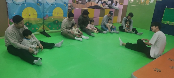 거창군은 아이키우기 좋은 도시를 만들기 위해 선제적인 공동육아 정책을 펼친다고 7일 밝혔다.