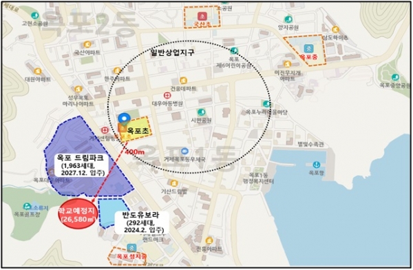 거제 옥포초등학교는 2028년 3월 현재의 위치에서 옥포동 1739번지로 이전할 예정이다.
