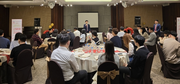 진주시는 지난 10일 아시아 레이크 사이드호텔에서 결혼 적령기 미혼남녀에게 소중한 만남의 기회 제공과 결혼에 대한 긍정적 인식을 높이기 위해 ‘제19회 진주시 미혼남녀 인연 만들기 행사 굿바이 SOLO’를 개최했다.